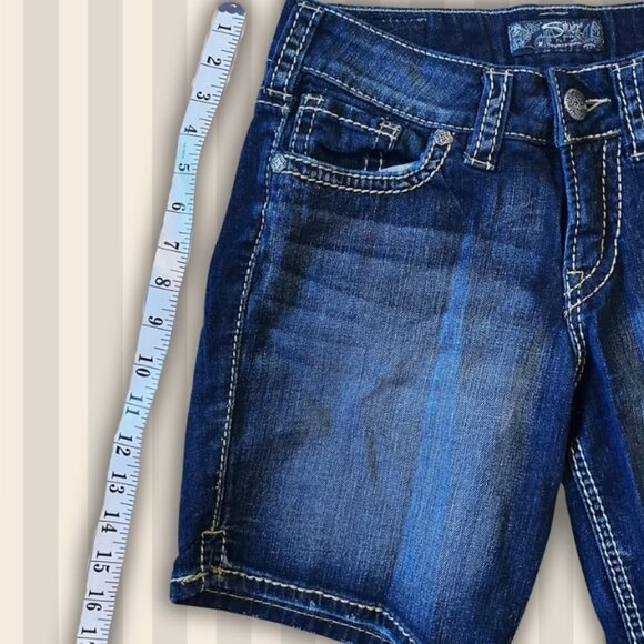 Secondhand Silver Denim longer shorts Size XS (Waist: 24”) - Picture 4 of 5